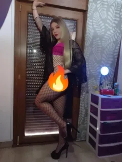    Hanna villalobo  Deliciosa rubia cachonda y guarra lechera