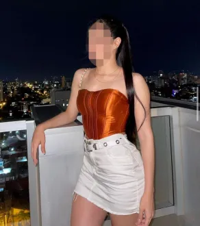 Latina caliente de 26 años nueva por la zona 