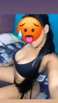 Hermosa chica joven busca amigos para salir conoce