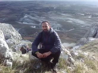 AMIGO DE 35 AÑOS EN MOSTOLES ALTO Y BIEN VESTIDO