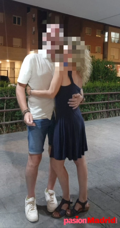 Pareja real bisex con clase  por gratificación