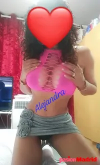   Alejandra  independiente.hago masajes relajantes,y 